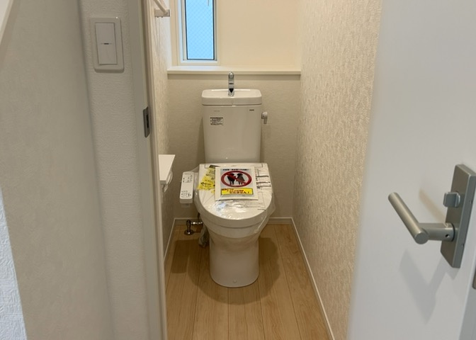 トイレは大きさや形、機能、抗菌性などが異なる多種多彩なタイプが各メーカーから出ています。それぞれに良さがあるため、事前にどういったタイプのトイレがいいのかをご家庭内で決めて、内見に行くといいでしょう。