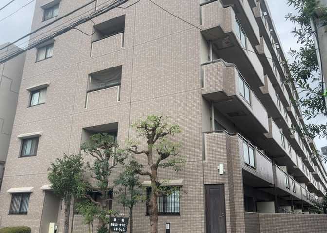 景色重視でお家選ぶをするとスーパーが遠い！学校が遠い！など生活をするうえで利便性で困ることもあります。まず一度現地を見学する際に、周辺の施設などがあるかを確認し、暮らし始めた後のことを想像しましょう。