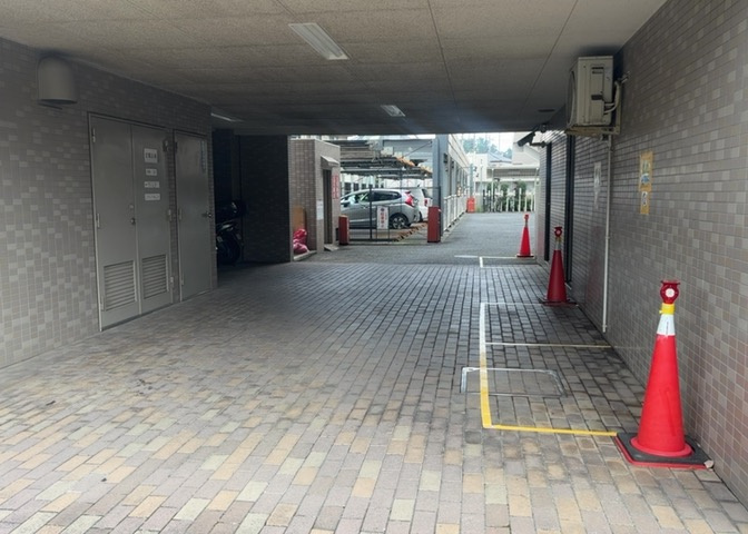 共用部分は、一棟の建物に住む区分所有者全員が共同で所有するとし、共用部分の管理、補修などは、区分所有者で形成される管理組合が行います。個人の判断で勝手に変更することはできませんので覚えておきましょう。