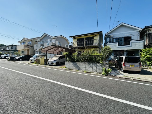 道路との高低差もありません