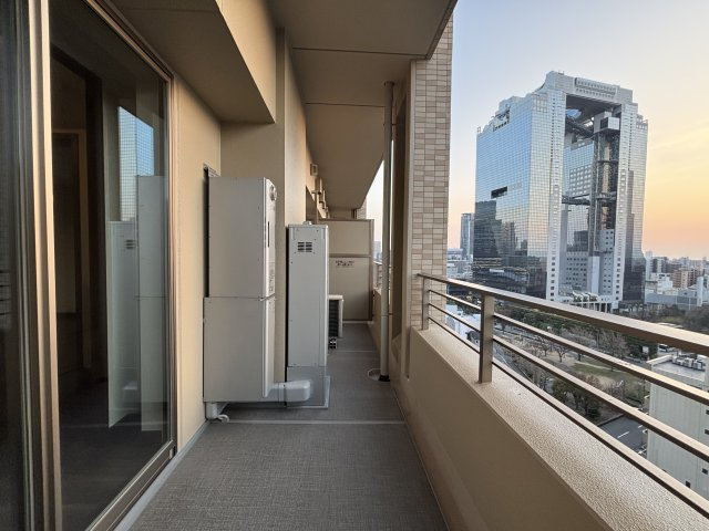 【バルコニー】使い勝手のいい西向きのバルコニーです◎