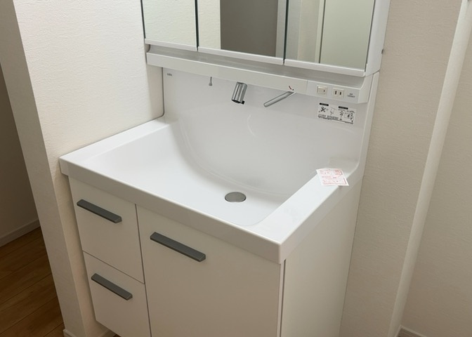 洗面化粧台では顔を洗ったり、身だしなみを整えることが本来の使い方ですが、用途によっては洗面化粧台に求められる機能が違ってくるため、ご自身や家族のライフスタイルに合ったものを選ぶことをおすすめ致します。