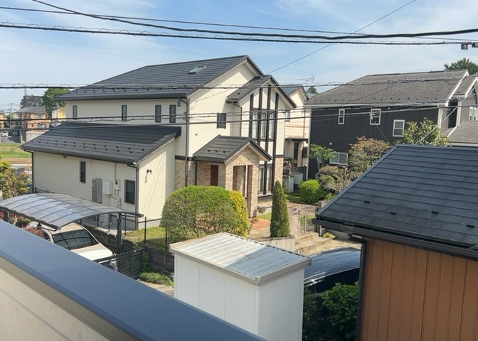 眺望を気にして物件を探す場合、前面に建物が建っていないか現地で確認しましょう！前面に建物があると景色はもちろん、日当たりや風通しにも影響が出てきます。住んだ時のことを想像しながら現地見学をしましょう。
