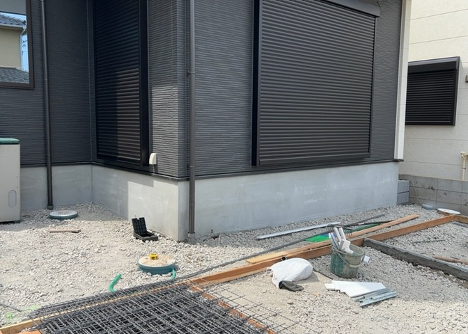 庭があることでガーデニングや家庭菜園はもちろん、こどもの遊び場やペットを放して遊ぶことができます。また、家の周囲に余裕があるということです。隣地との間があれば、十分な日当たりと、風通しが確保できます。