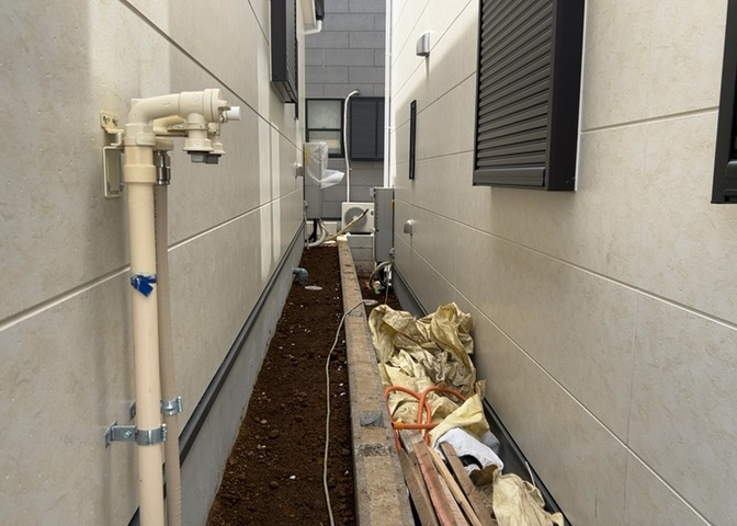 省エネ給湯器とは従来型の給湯器より熱効率が高く、少ない燃料でたくさんのお湯を沸かすことが出来る高効率な給湯器のことを指します。また、省エネ給湯器には種類があり、利便性や効果なども様々です。