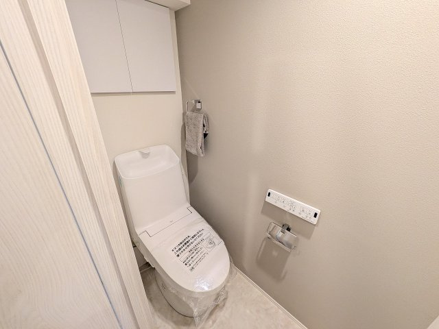 ～新規交換済、暖房温水洗浄機能付きトイレ　冬場は特に嬉しい機能ですね～