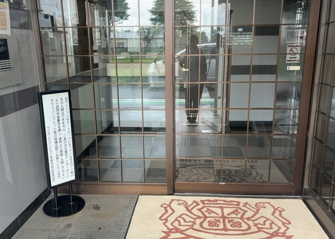 ラウンジは、マンションの共用スペースに椅子やテーブルなどを配置した利用者が寛げる空間です。屋内型ラウンジと屋外型ラウンジがあります。共用部分の管理状況と合わせて、詳細については現地でご確認ください。