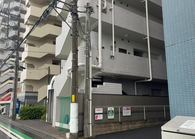 隣家の土地はどうなっているのか、生活利便施設が近くにあるのか、学校まで近いかなど、お客様のライフスタイルにあわせたイメージが重要です。また、近くにあると困る施設が近くにないかも確認するといいでしょう。