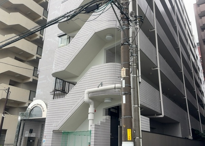 眺望の良さを楽しめるダイニングキッチンで家族団らんの時間を過ごしてはいかがでしょうか。バルコニーから見える景色を家族で眺める時間は、時間が経つのを忘れてしまいそうですね。是非、現地を見に行きましょう！