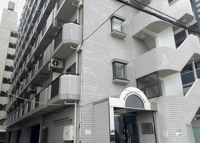 ＳＲＣ造は強度や耐震性の面でもRC造と比べて優れています。そのため、10階建以上の高層または超高層マンションなどの建築にも多く採用されています。柱や梁などのサイズが小さくても高い耐震性を確保できます。