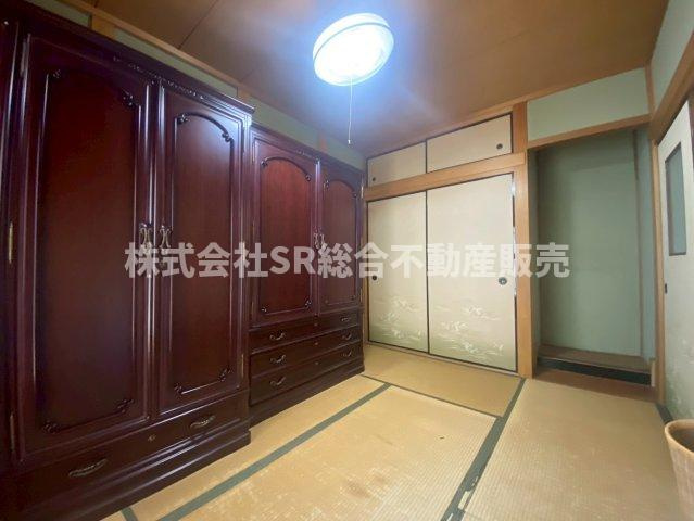落ち着いた雰囲気の寝室です