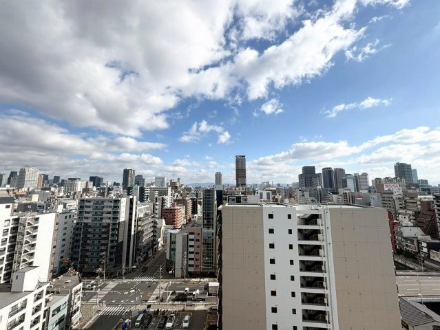 【物件からの眺望】12F・東側からの眺望！都市の景観と一体となったくつろぎある眺望☆