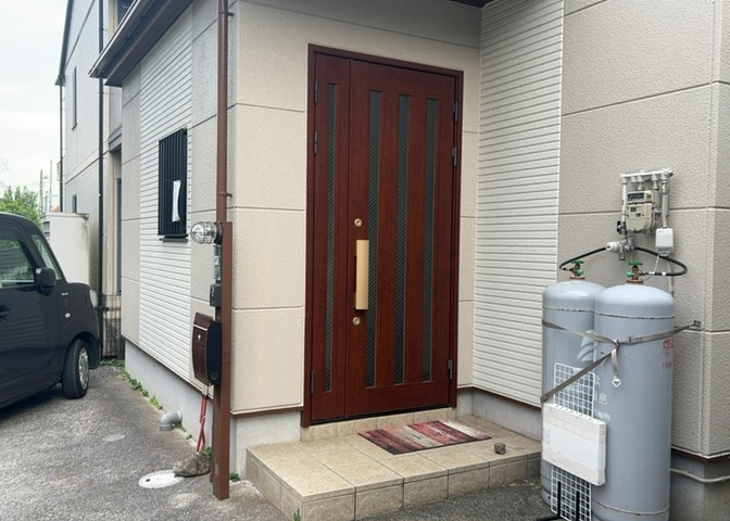 玄関は家の顔と言っても過言ではありません。現地を見学する際は玄関の広さや全体のバランスなどを見てみるといいでしょう。一般的なアプローチのしやすさだけではなく、お年寄りにも優しい設計のものだと安心です。