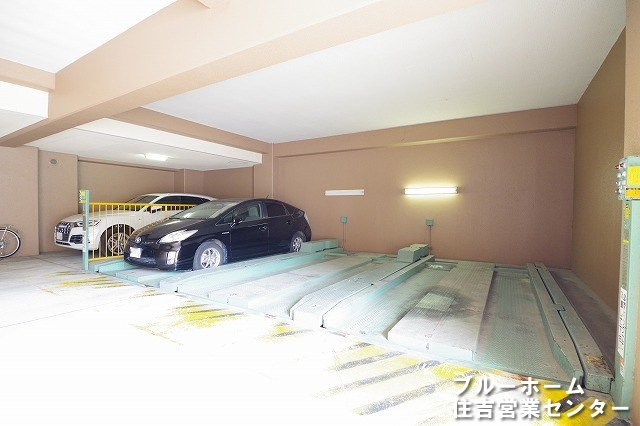 屋内駐車場がございます！