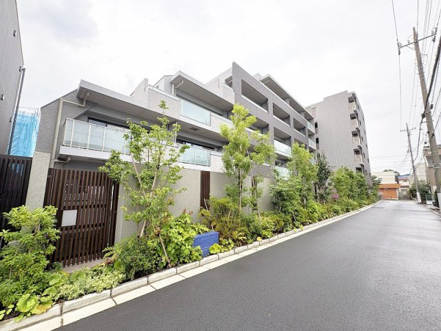 小中学校が徒歩10分以内にあり、お子様のいるご家庭も安心。