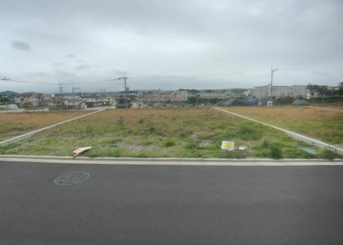 隣家の土地はどうなっているのか、生活利便施設が近くにあるのか、学校まで近いかなど、お客様のライフスタイルにあわせたイメージが重要です。また、近くにあると困る施設が近くにないかも確認するといいでしょう。