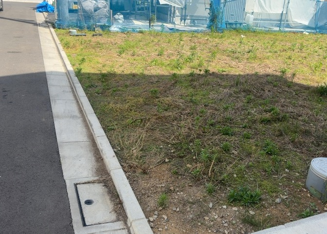 土地を買う際、住む地域の自治体や福祉の補助制度にも注目してみましょう。子供や老人の医療補助やゴミ出しのルールなど、自治体によってルールに大きな違いがあるため、暮らしやすい土地で判断するとよいでしょう。