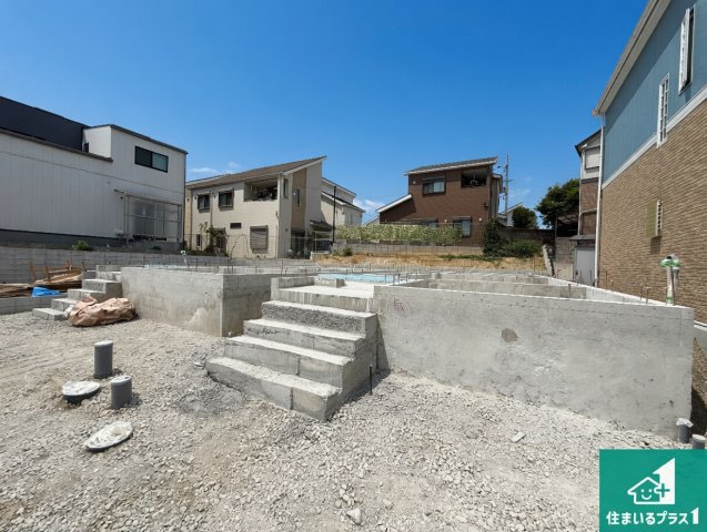 周辺は落ち着いた街並みの住宅地！子育てがしやすい住環境です！
