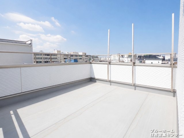 屋上バルコニーの景色は良いですよ♪　※家具、荷物を加工で消しております。