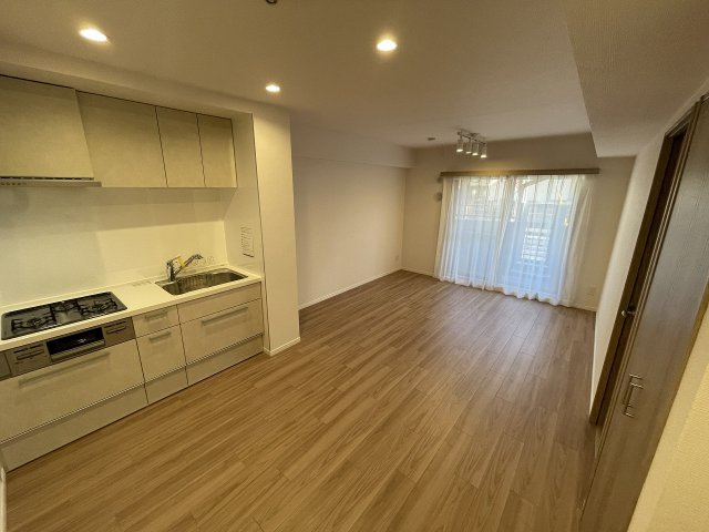 明るいお部屋で楽しむ家族の団欒