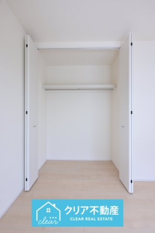 広々としたクローゼットでお部屋はいつでもスッキリクリアに！