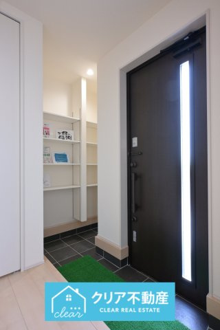 大型のシューズクロークがあるので、家族全員の靴をしっかり収納！玄関スッキリ！