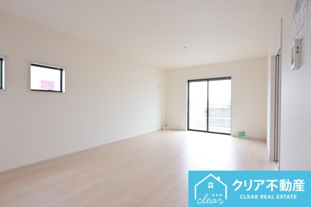 大型ＴＶも余裕で置けちゃう！ワイドなリビングで家族団らんの時間も増えそうですね♪