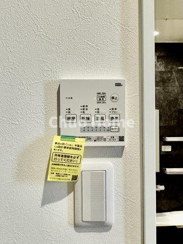 【浴室乾燥機】暖房・冷風・換気・乾燥が可能です。毎日を快適に過ごせるうれしい機能が揃っています。雨の日の洗濯物も安心です。