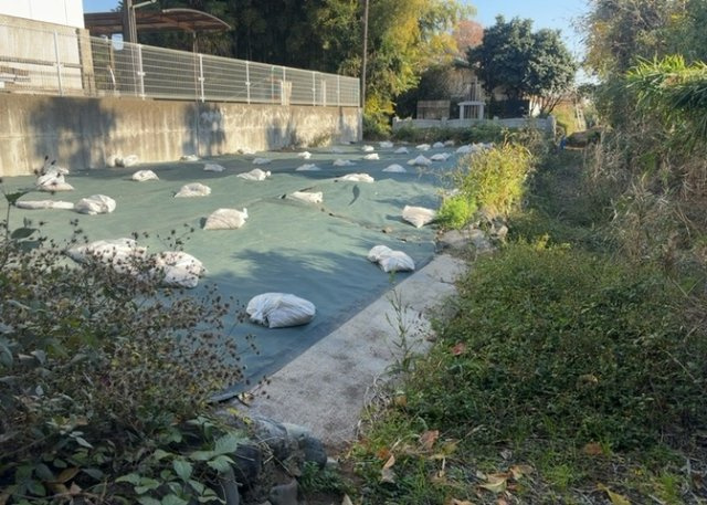 土地の形が極端に長細かったり、狭小地、あるいは道路との高低差がある傾斜地だった場合、後々売ろうとしても買い手がつかない場合もあります。後々、売却することになった時に価値の下がらない土地を選びましょう。
