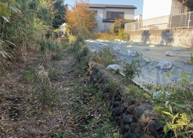 隣家の土地はどうなっているのか、生活利便施設が近くにあるのか、学校まで近いかなど、お客様のライフスタイルにあわせたイメージが重要です。また、近くにあると困る施設が近くにないかも確認するといいでしょう。