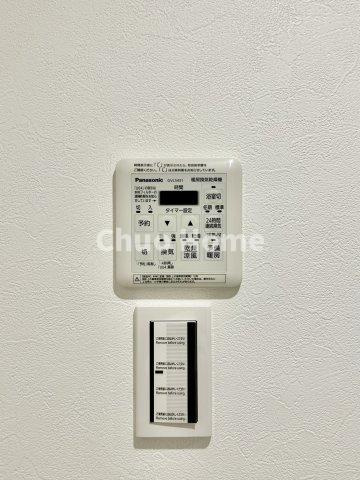 【浴室乾燥機】暖房・冷風・換気・乾燥が可能です。毎日を快適に過ごせるうれしい機能が揃っています。雨の日の洗濯物も安心です。