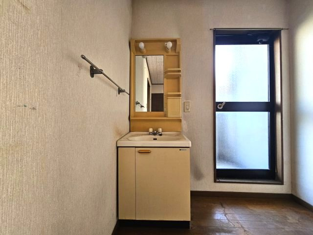独立洗面台？1階と2階にそれぞれ設置されているため、朝の準備ラッシュでもそれぞれ使用できます。