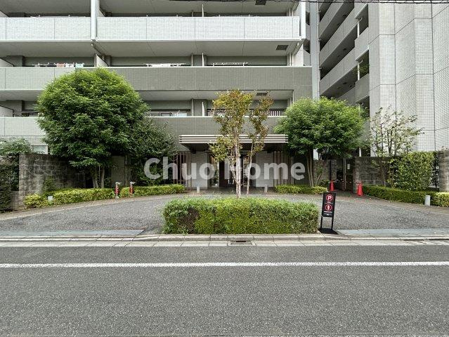 【エントランス】マンションのエントランスは、その物件の印象を決める、顔とも言える場所です。毎日通る場所ですからきれいなのが一番です。