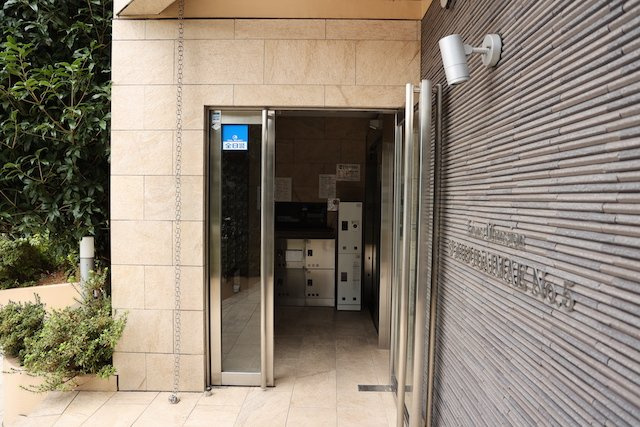 マンションのエントランスには、もともと風よけや防犯の役割がありますが、マンションによって宅配ボックスなどの設備が備わっている所もあります。日々の生活をイメージしながら生活しやすさをチェックしましょう。