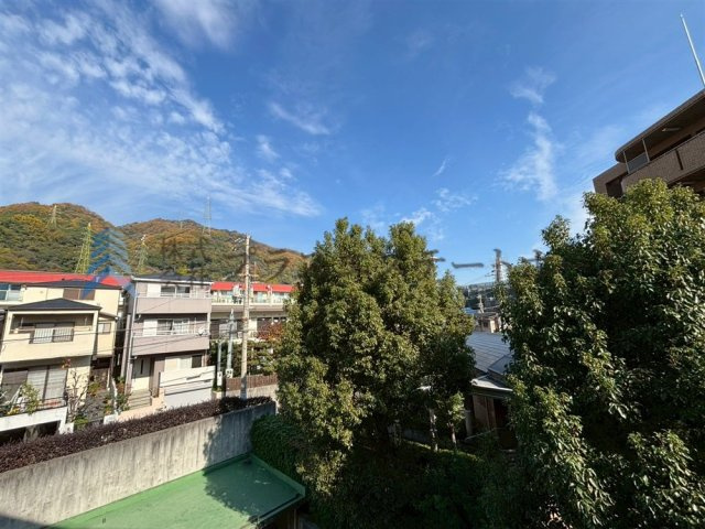 周辺に緑の多い街並みです♪