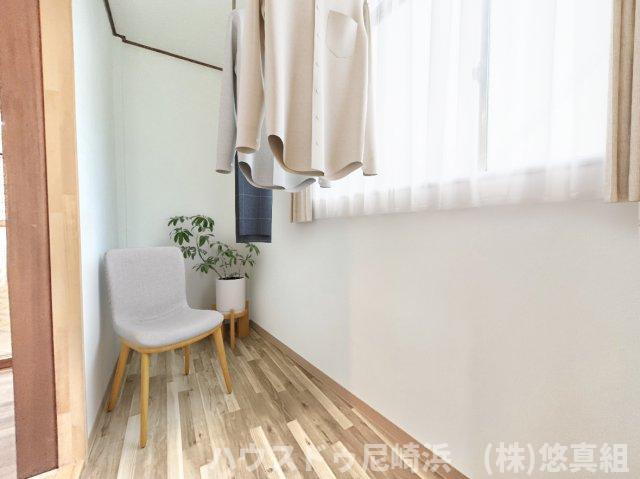 ■2階ホール　　陽当り良く、洗濯物もちょい干し出来ます♪（※家具配置はCGによるシミュレーションです。）