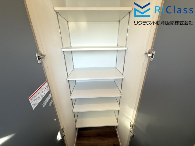 収納もある玄関です