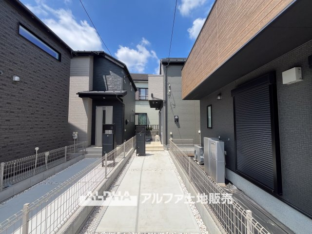 【Warm　Light】　◆ぬくもりに満ちた場所◆　差し込む陽だまりが、心の奥までやさしく照らす。過ごすほどに、この場所が帰りたくなる存在へと変わっていく。
