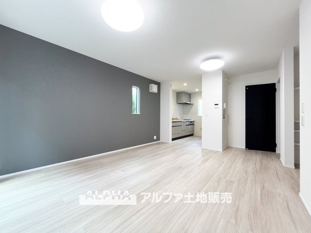 【full　space】　◆気軽に人を招ける◆ゆったりとした住空間に手のぬくもりを感じれるような温かい住まい。そんな環境で暮らしていくうちに僕たちも変わって行く。