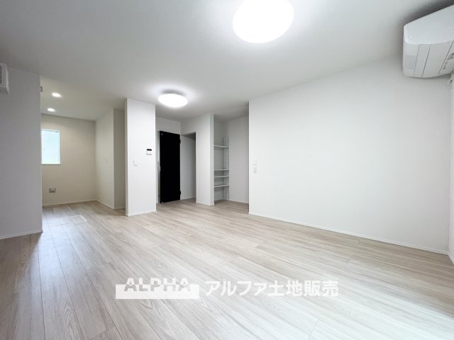 【cozy　living】　◆休日は◆仕事から切り離された家族の為だけの場所でゆっくりくつろぎたい。趣味や、習い事で休日を過ごすも楽しいが、結局はここが安らげる。