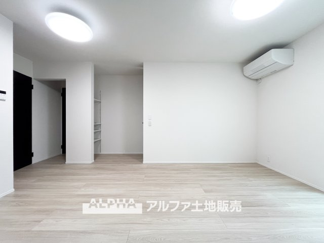 【light　a　living】　◆明るいリビング◆にペイントして君との時間を有意義に過ごしたい。ここでの暮らしは僕たちにとって宝物になる。
