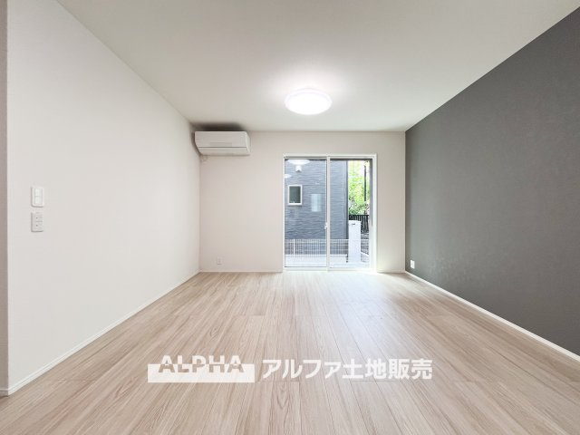 【A　warm　space】◆心をほどく場所◆　ゆったりとした空間に包まれ、誰かを迎えることが日常になる住まい。　この環境で暮らすうちに、時間の使い方も、人との距離感も変わっていく。