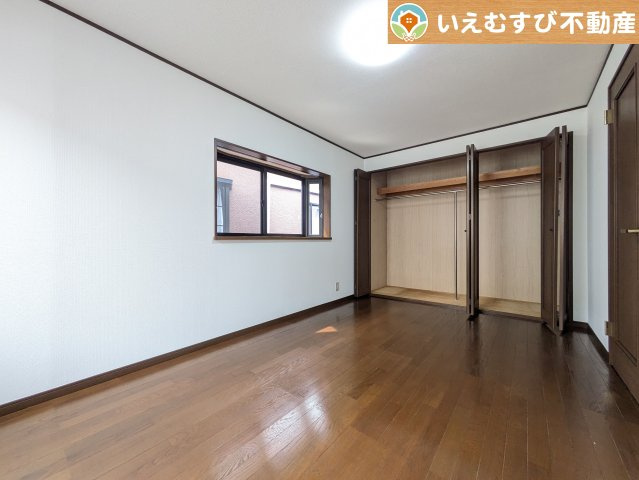 ナチュラルな色合いが落ち着くお部屋　シンプルな内装のお部屋なので自分でコーディネートしても楽しそうですね♪