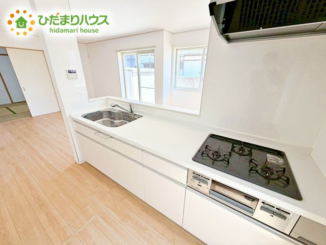 料理をしながらでも、ご家族との会話を楽しめる対面式キッチン♪