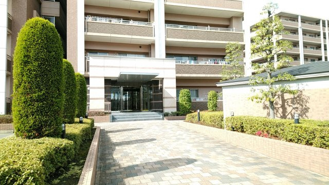 【エバーライフ博多南弐番館】エントランスアプローチ。