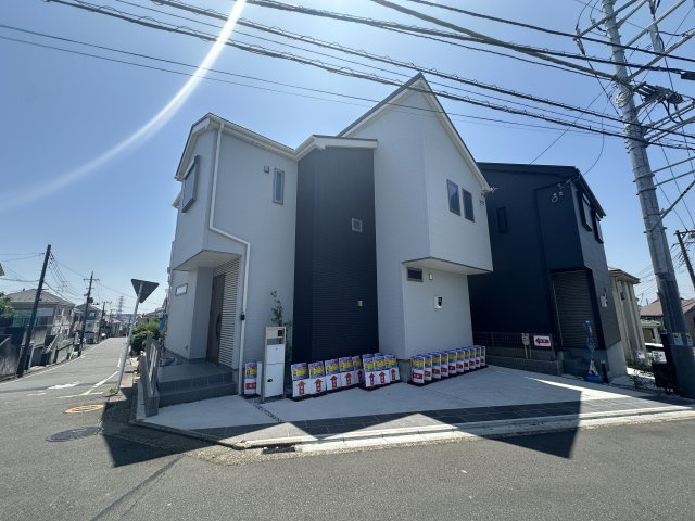 外観パースになります。黒とグレーのコンストラストが素敵ですね。