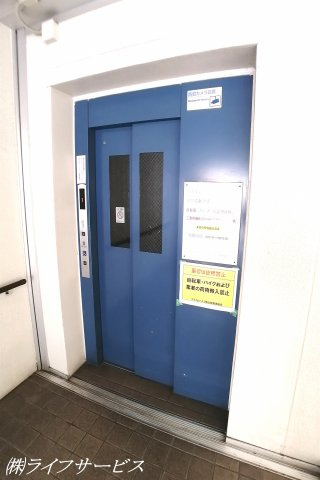 エレベータ―4基有