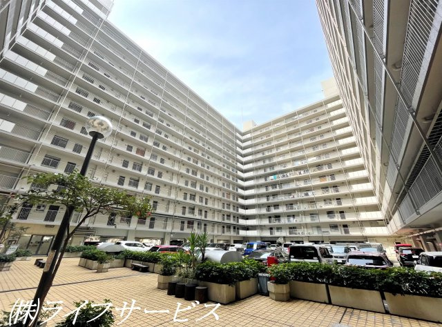 広々とした敷地内