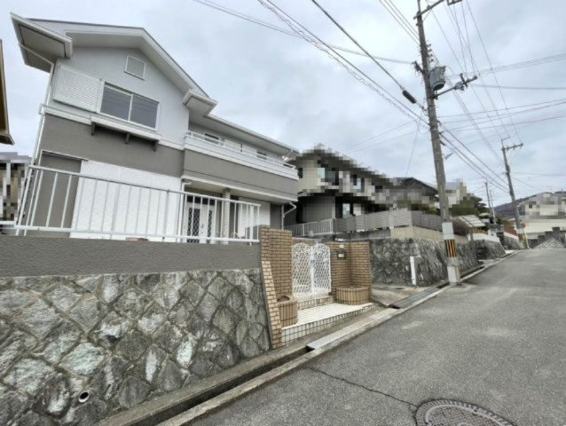 前面道路幅員4.7メートルあります。車の出し入れも難なくしていただけます。