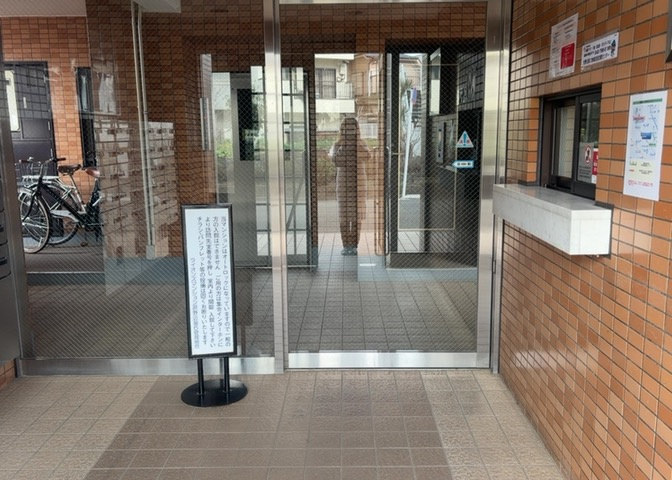 ラウンジは、マンションの共用スペースに椅子やテーブルなどを配置した利用者が寛げる空間です。屋内型ラウンジと屋外型ラウンジがあります。共用部分の管理状況と合わせて、詳細については現地でご確認ください。